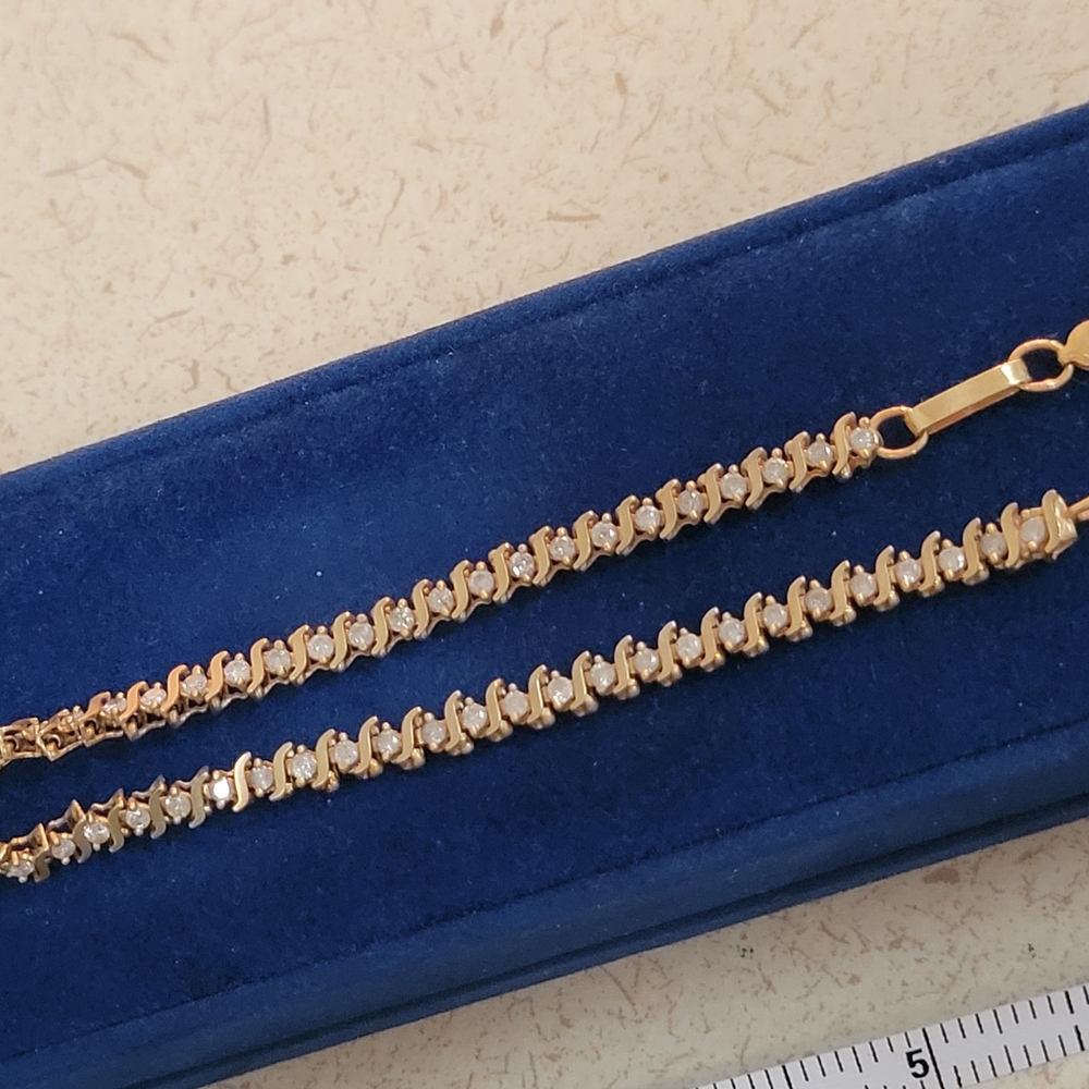 Elegant Gold and Silver Women's Bracelet